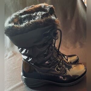 “KHOMBU - AUDREY” SNOW/WEATHER  BOOTS. SIZE 7  EUC